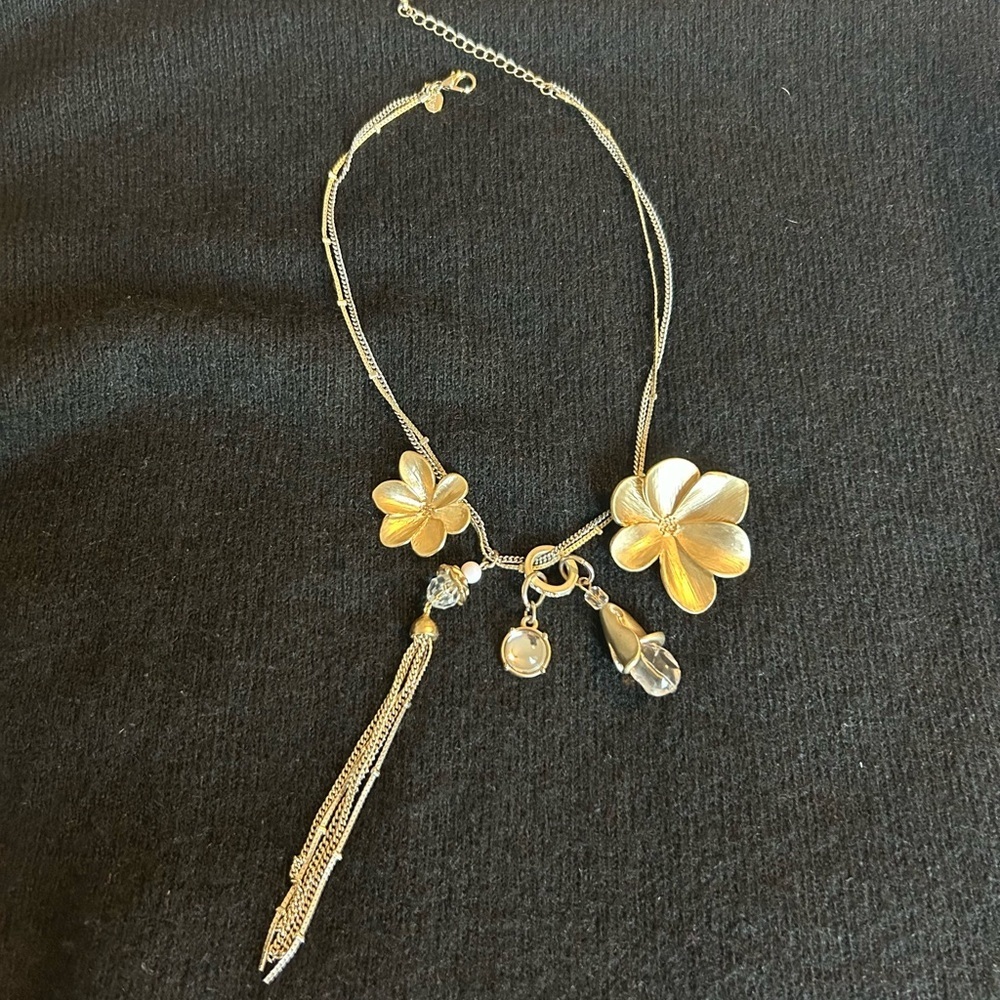 (Bundle 2 for $20) Express Gold Floral Charm Necklace - Early 2000’s Vintage